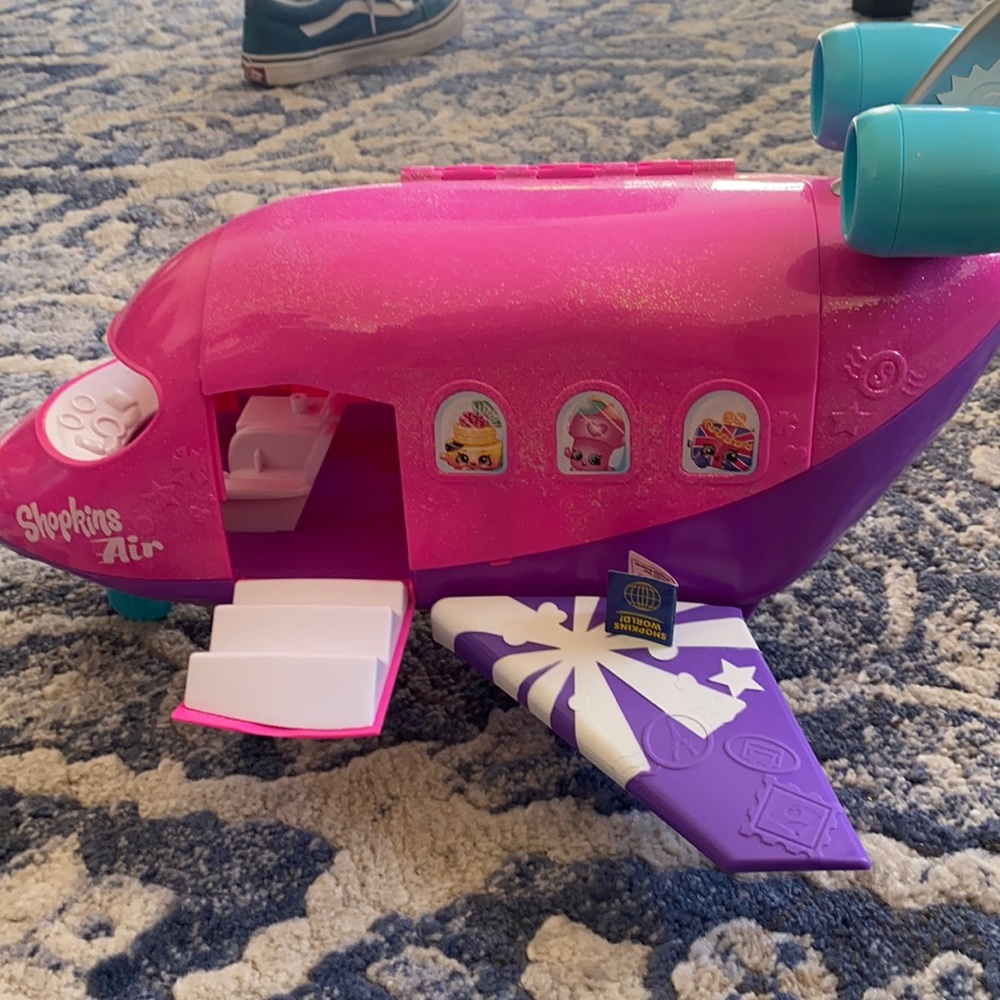 Shopkins airplane